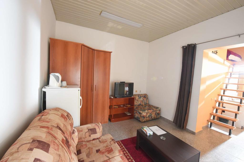 Apartment Inn Rooms Novi Sad Room photo